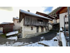 A VENDRE - Ancien corps de ferme à rénover  centre-village du Bouchet-Mont-Charvin (74)