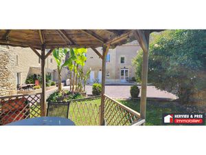 Superbe propriété avec dépendances meublées de plus de 10 pièce(s) et d'environ 240 m2