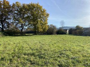 Aux portes de Bretenoux-Biars   secteur résidentiel  proche toutes commodités  beau terrai