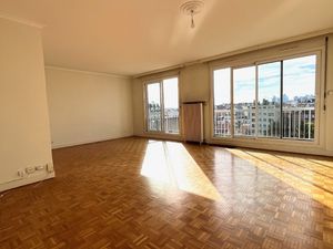 Appartement traversant 82 m2 avec balcon  cave et box