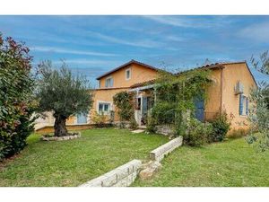 Villa familiale 166 m² avec piscine et double garage