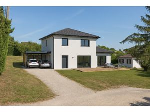 TERRAIN CONSTRUCTIBLE 500m2 THURINS