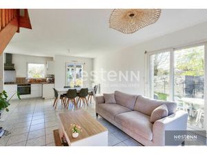 A VENDRE : Maison avec vie de plain pied  sur un terrain entièrement constructible  à 3 mi