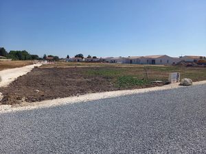 Vente terrain 700 m² à Le Gua (17600)  87 345 €