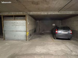 Grande place de parking à louer immédiatement