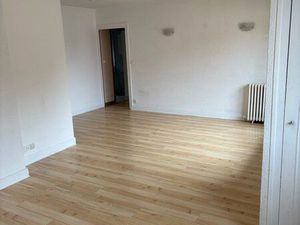 À louer – Grand appartement 3 chambres avec balcon  cave et garage fermé