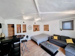 Grand studio avec parking au centre de Privas