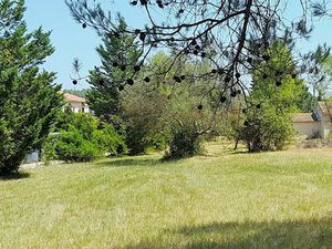 Vente terrain 1680 m² à Le Val (83143)  155 000 €