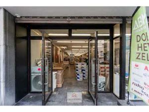 Uitzonderlijk ruim handelspand (609m²) te huur op TOPloca...