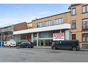 Immeuble commercial à louer sur la Chaussée de Ninove