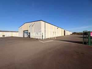 Location Bureaux et commerces à Saint-Quentin-sur-le-Homme (50220) : à louer / 1500m² Sain