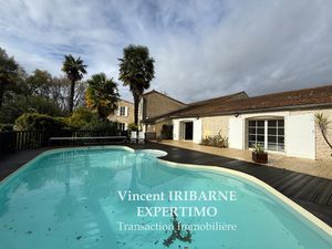 Grande Maison Charentaise  4 Chambres  Piscine  Jardin et Grange