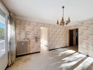 Manosque  appartement à rénover 3 pièces  jardin  cave et garage