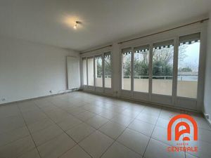 St Genis Centre  3 pièces au calme dans parc