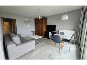 Location appartement  49.4 m² T-2 à Salon-de-Provence  706 €