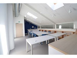 LOCAL COMMERCIAL AXE TRES PASSANT - ETAT NEUF - GRANDE VISIB