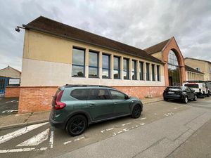 ANDRÉSY * SEUL MANDATAIRE * ÉNORMES VOLUMES de 475M² * LOCAUX  BUREAUX *