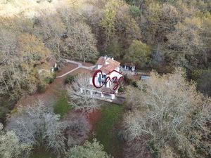 Maison traditionnelle à 10 minutes de FARGUES sur parc arborée