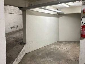 PARIS 17 EME - LEGENDRE / LEVIS - PETITE PLACE DE PARKING