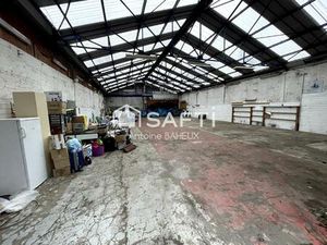 Maison de ville des années 1960  en très bon état  d’une surface habitable d'environ 230 m