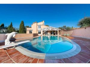 Superbe villa rénovée de 415 m² à Mougins – Piscine chauffée  terrain de 3 600 m²  proche 