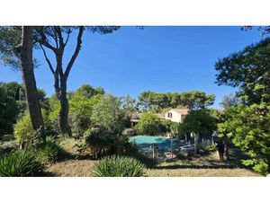 Maison de plain-pied dans cadre pinède