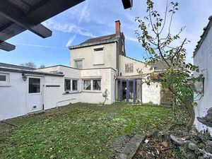 Charmante maison jumelée avec jardin  garage et parking