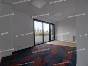 À VENDRE / À LOUER - LOCAL D'ACTIVITÉS - SENE - 186 m²