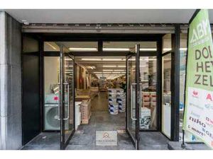 Uitzonderlijk ruim handelspand (609m²) te huur op TOPloca...