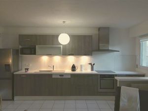 LOCATION L’appartement est situé à Puteaux 81m2 avec 3 chambres