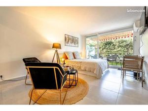 Tres beau studio refait neuf