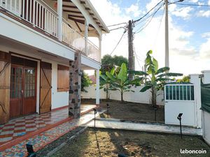 Bas de villa avec jardin