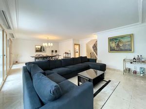 Location meublée maison 5 pièces 178 m² à Rueil-Malmaison (92500)  6 500 €