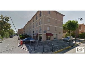 Location parking 25 m² à Les milles (13290)  64 €