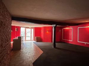 Location locaux professionnels 350 m² à Chaumont (52000)  850 €