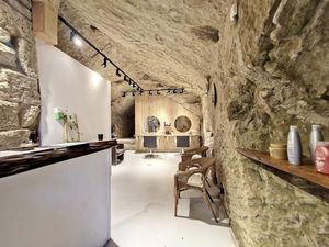 Location locaux professionnels 44 m² à Cucuron (84160)  410 €