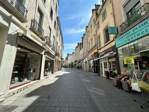 Location locaux professionnels 120 m² à Chalon-sur-saone (71100)  1 833 €