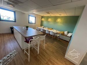 Location locaux professionnels 170 m² à Saint-Aunès (34130)  2 914 €