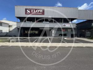 Location locaux professionnels 458 m² à Les abymes (97139)  4 726 €