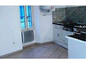 Location appartement  m² T-3 à Le Puy-Sainte-Réparade  750 €