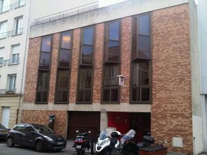 IMMEUBLE INDEPENDANT - 380 M² - TOIT TERRASSE - 8 PLACES DE PARKINGS