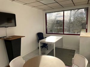 Bureau 12.5 m² Dardilly - Climatisation - Cuisine - Douche