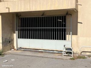 Vend Garage fermé en sous-sol