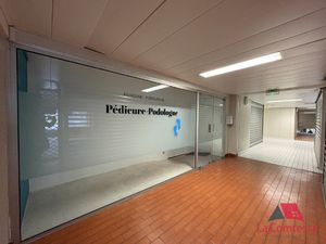 Local commercial - Le Voltaire