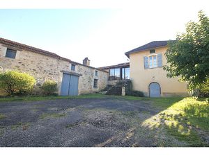 Entre Gourdon et Cahors  propriété à rénover avec plusieurs