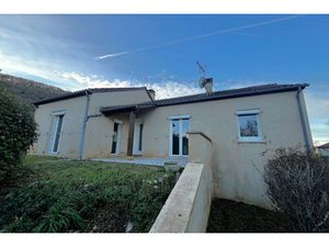 Maison de plain-pied  fonctionnelle et lumineuse  avec un en