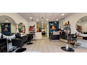 A SENS « Opportunité Rare : Salon de Coiffure 80 m2 Emplac