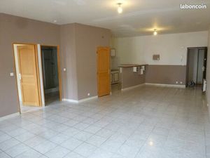 Grasse Ste Lorette grand 2P ~80m2  parking   terrasse   calme  TBE