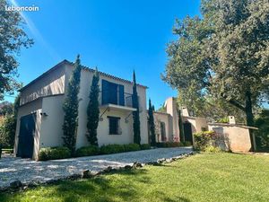 Magnifique villa en pleine nature  4 chambres  proche commerces et Mougins British School