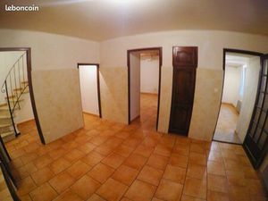 Maison de village 100 m2 r+1 sans extérieur deux chambres et un bureau double vitrage clim